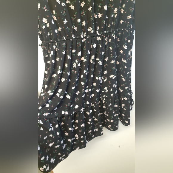 Black/flowered flowy Banana Republic dress - size medium petite - Picture 2 of 5